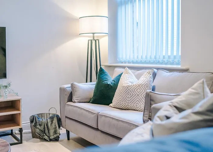 Designer Central Home In Leeds Sleeps 6