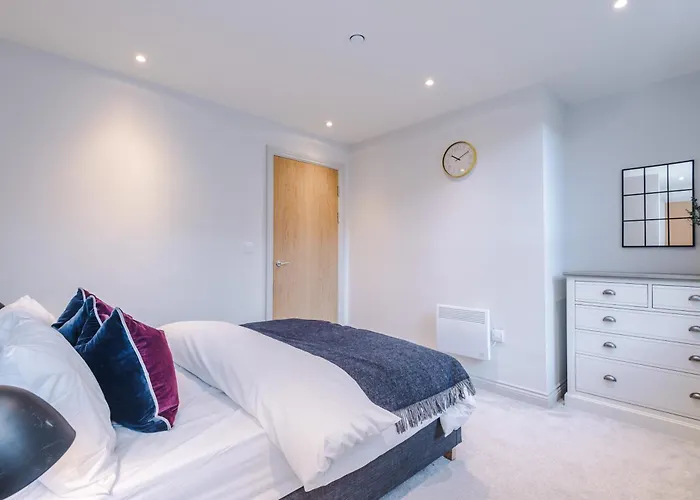 Designer Central Home In Leeds Sleeps 6