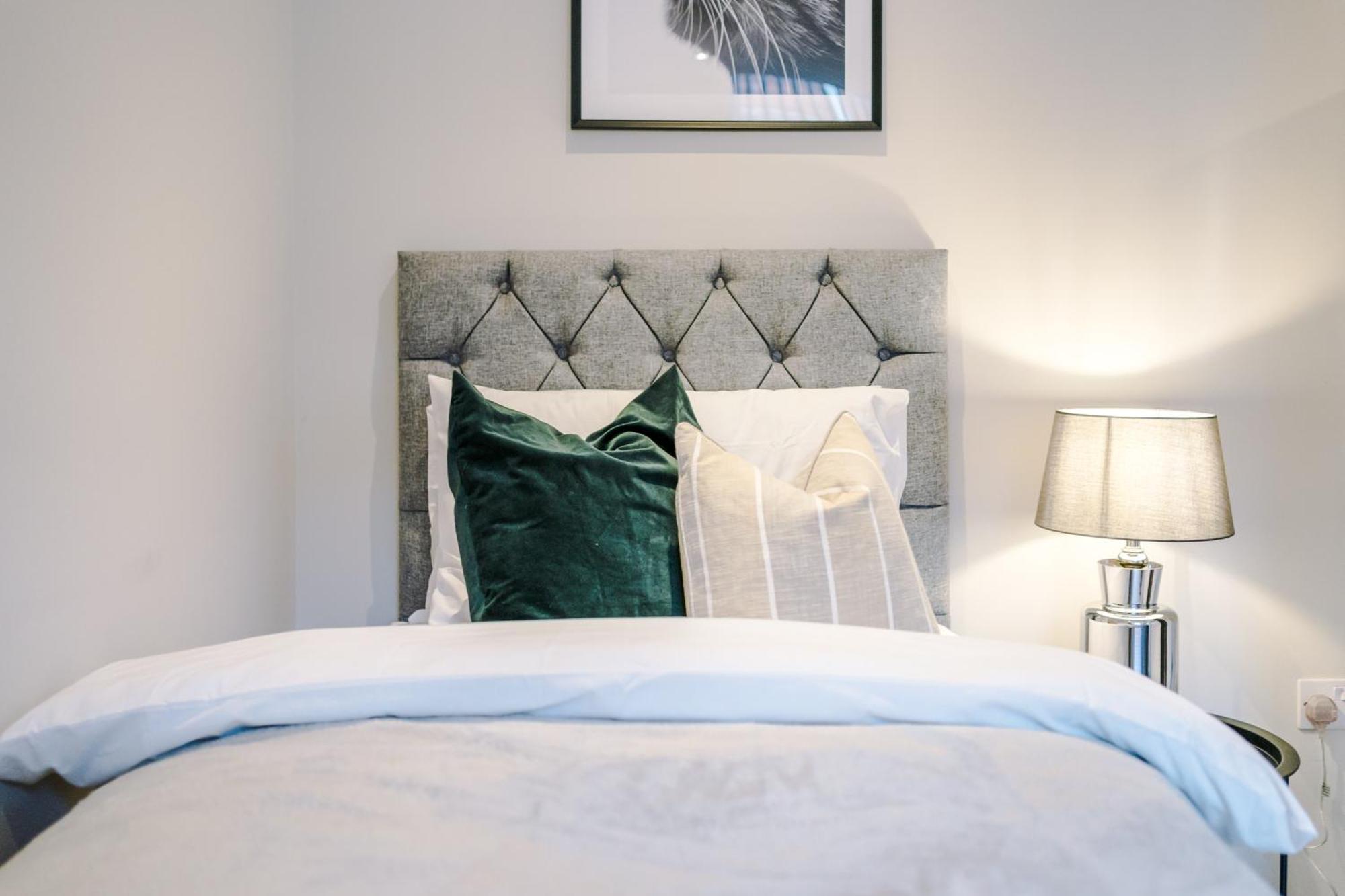 Designer In Leeds Sleeps 6