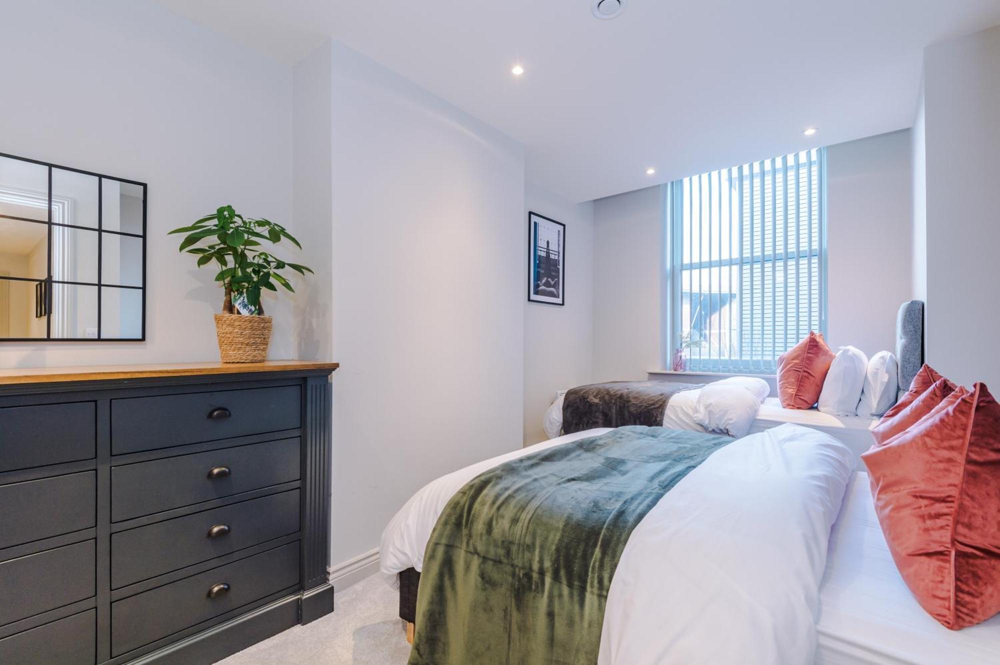 Designer In Leeds Sleeps 6 *