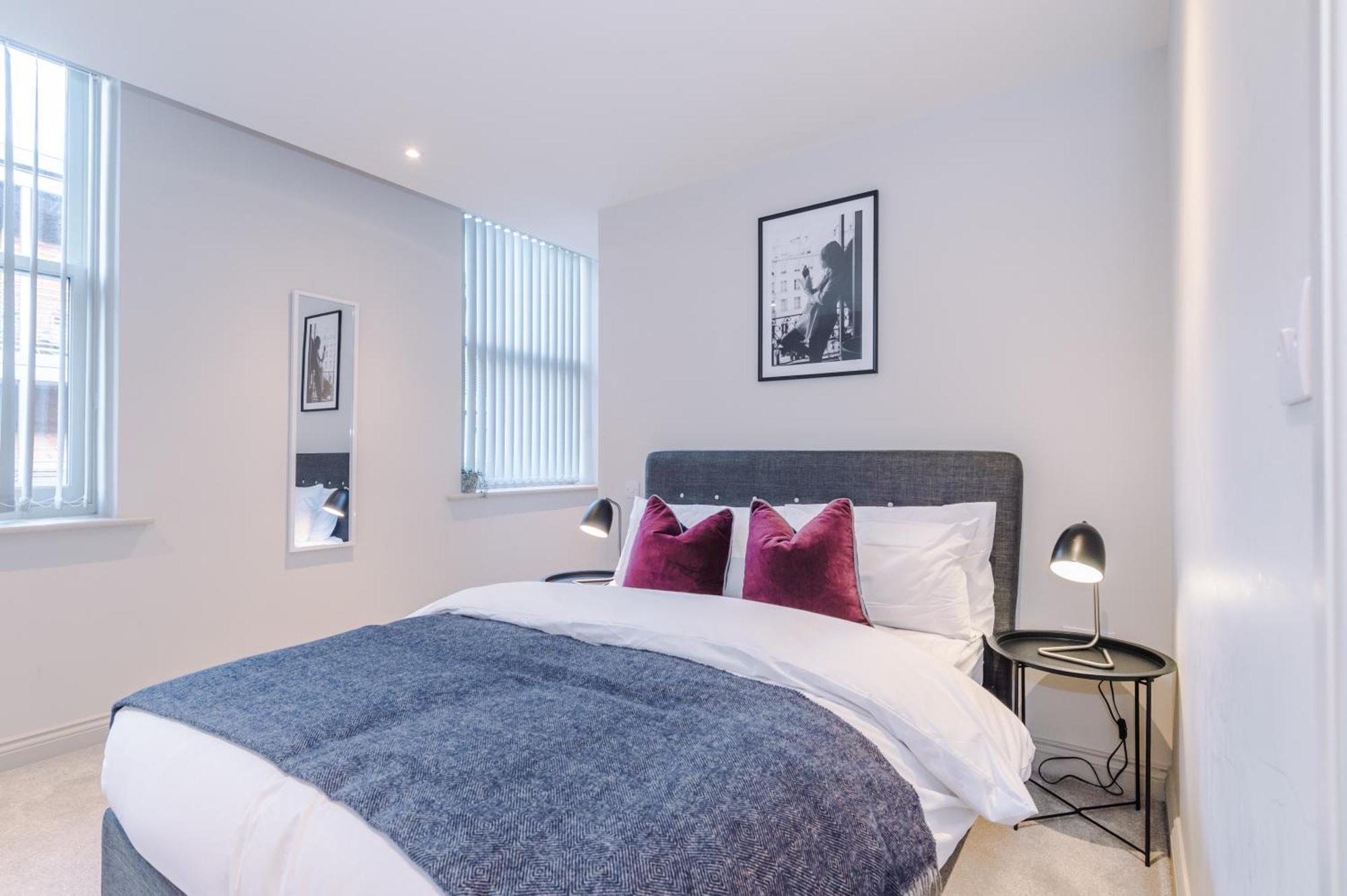 Designer In Leeds Sleeps 6 *