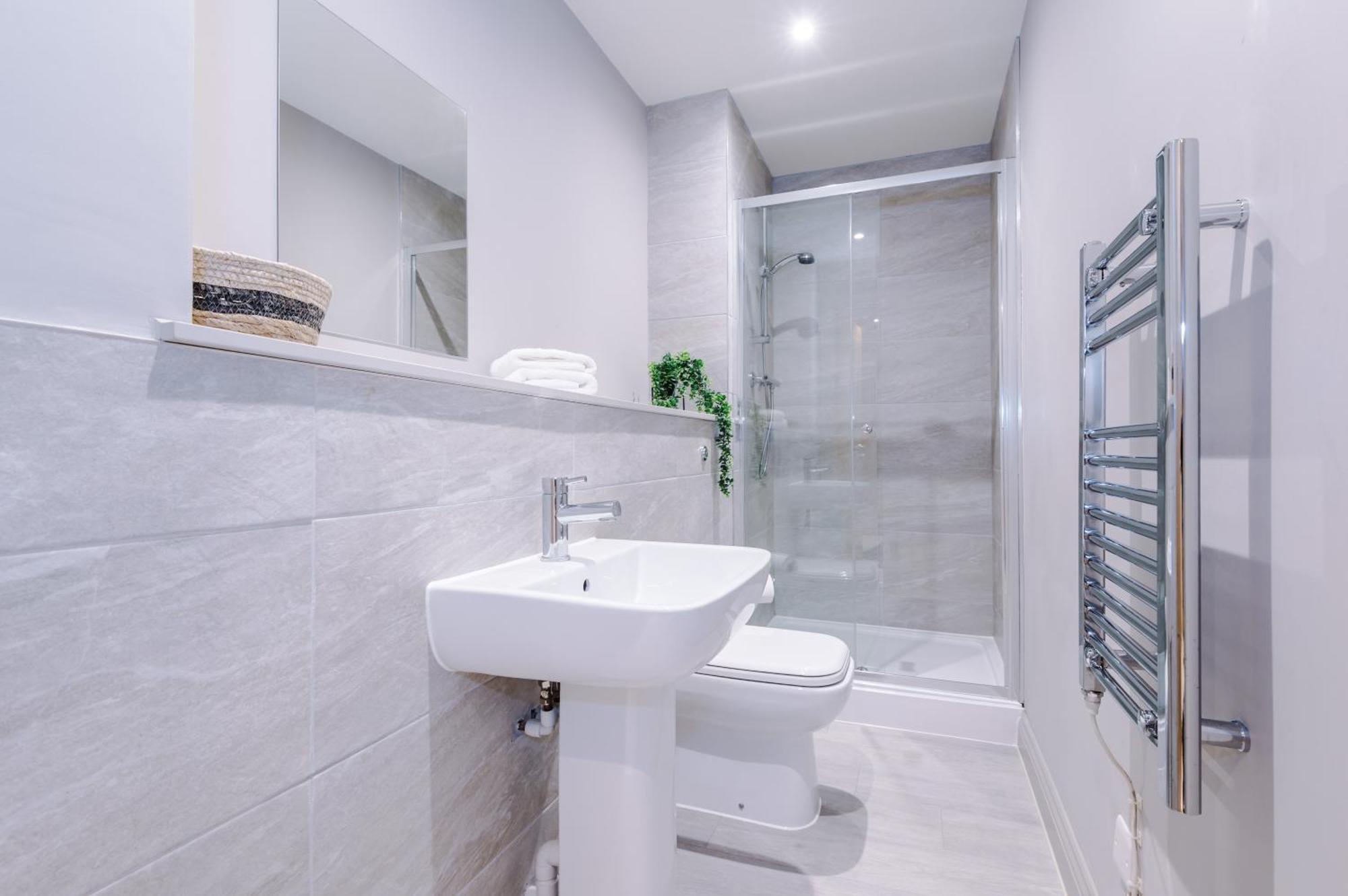 Designer In Leeds Sleeps 6